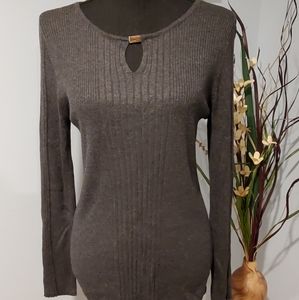 Light weight sweater